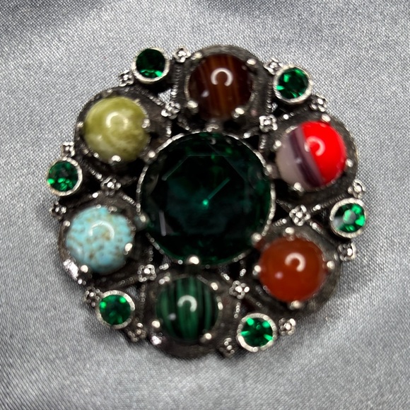 Green and Red Gemstone Brooch - Picture 2 of 3
